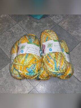 5 Skeins - Loops & Threads Eco Tie Dye Bulky Yarn - SLUG BUG GREEN #17